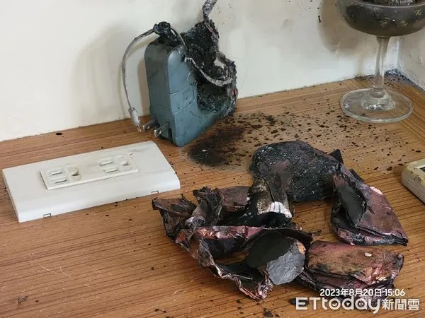 ▲▼網紅行動電源爆炸起火。（圖／記者林名揚翻攝）