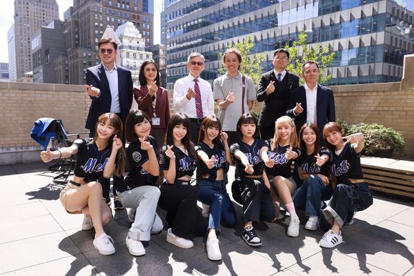 ▲樂天桃猿團隊及樂天女孩造訪紐約台灣經濟文化辦事處             。（圖／樂天桃猿提供）