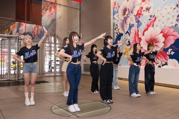 ▲樂天桃猿團隊及樂天女孩造訪紐約台灣經濟文化辦事處             。（圖／樂天桃猿提供）