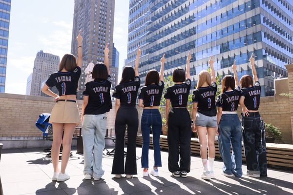 ▲樂天桃猿團隊及樂天女孩造訪紐約台灣經濟文化辦事處 。（圖／樂天桃猿提供）