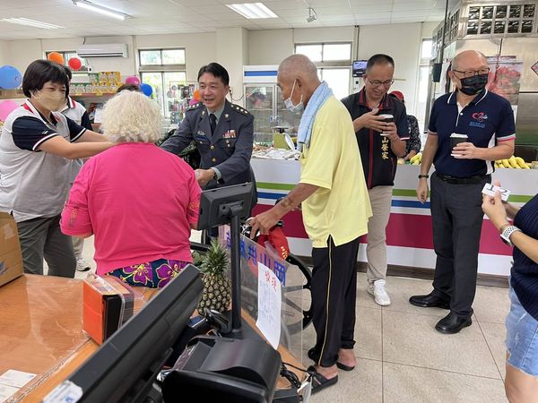 ▲▼退輔會岡山榮家特別與國防部褔利處攜手合作，於岡山榮家內設置「國軍褔利站」。（圖／國防部福利處提供）