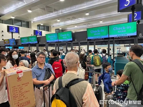 ▲▼桃園機場,桃機,旅客,出國,搭機,登機報到。（圖／記者李姿慧攝）