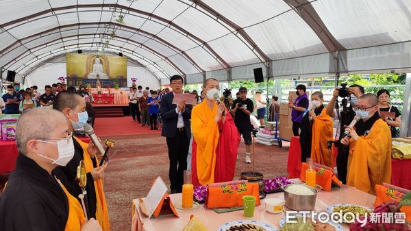 ▲▼ 新北動保處中元山海動物聯合祈福法會為眾生祈福 。（圖／記者戴上容攝）