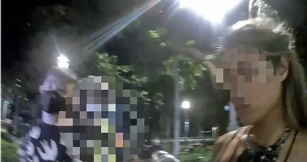 「利益衝腦」的黃男在陳男的勸誘下開始展開「車手人生」，四處敲詐被害人，被警方逮個正著。（圖／警方提供）