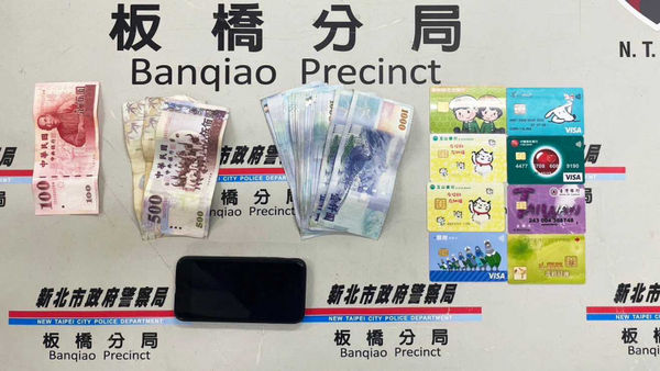 短短一個月內黃男「二度」被板橋警方識破且被查獲多項贓物。（圖／警方提供）