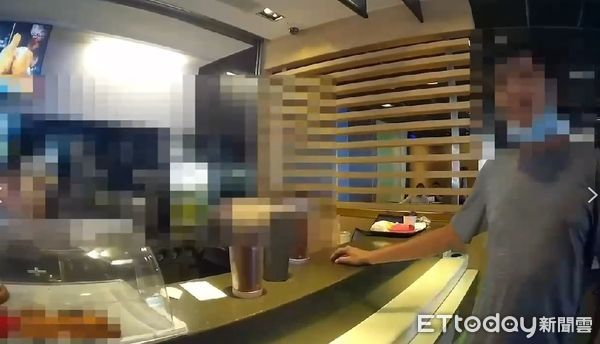▲▼        新北爸替兒女出氣，竟大鬧麥當勞     。（圖／記者陸運陞翻攝）