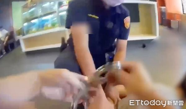 ▲▼        新北爸替兒女出氣，竟大鬧麥當勞     。（圖／記者陸運陞翻攝）