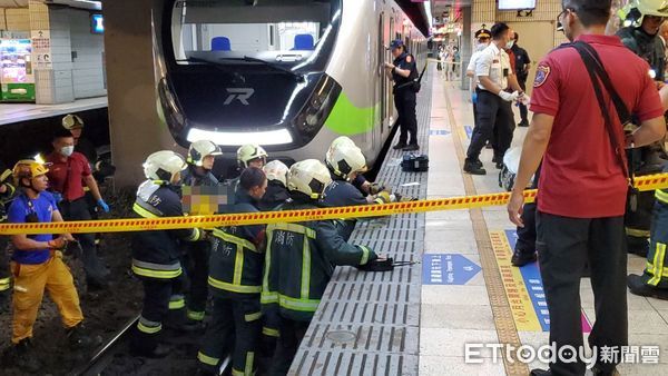 ▲北車發生落軌事件。（圖／記者黃彥傑攝，下同）