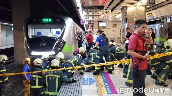 ▲北車發生落軌事件。（圖／記者黃彥傑攝，下同）