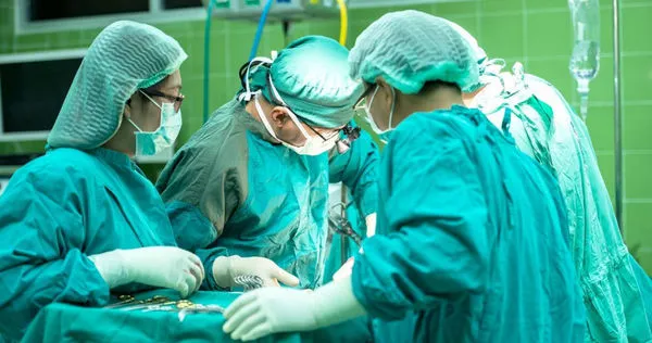 有醫師分享曾幫有「特殊體質」的患者開刀，對方從手術麻醉中醒來後，不尋常的舉動嚇壞醫護人員。（圖／示意圖，翻攝自pixabay）