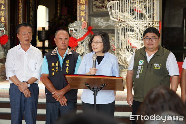 ▲▼   蔡總統參拜布袋魍港太聖宮 拜託大家全力支持賴清德、蔡易餘          。（圖／記者翁伊森翻攝）