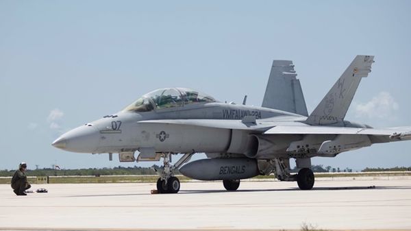▲▼美軍F/A-18D大黃蜂戰機（F/A-18D Hornet）。（圖／翻攝推特@NavalInstitute）