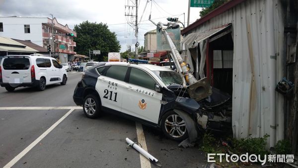 ▲▼台東警車逆向連超2車。（圖／記者楊漢聲翻攝）