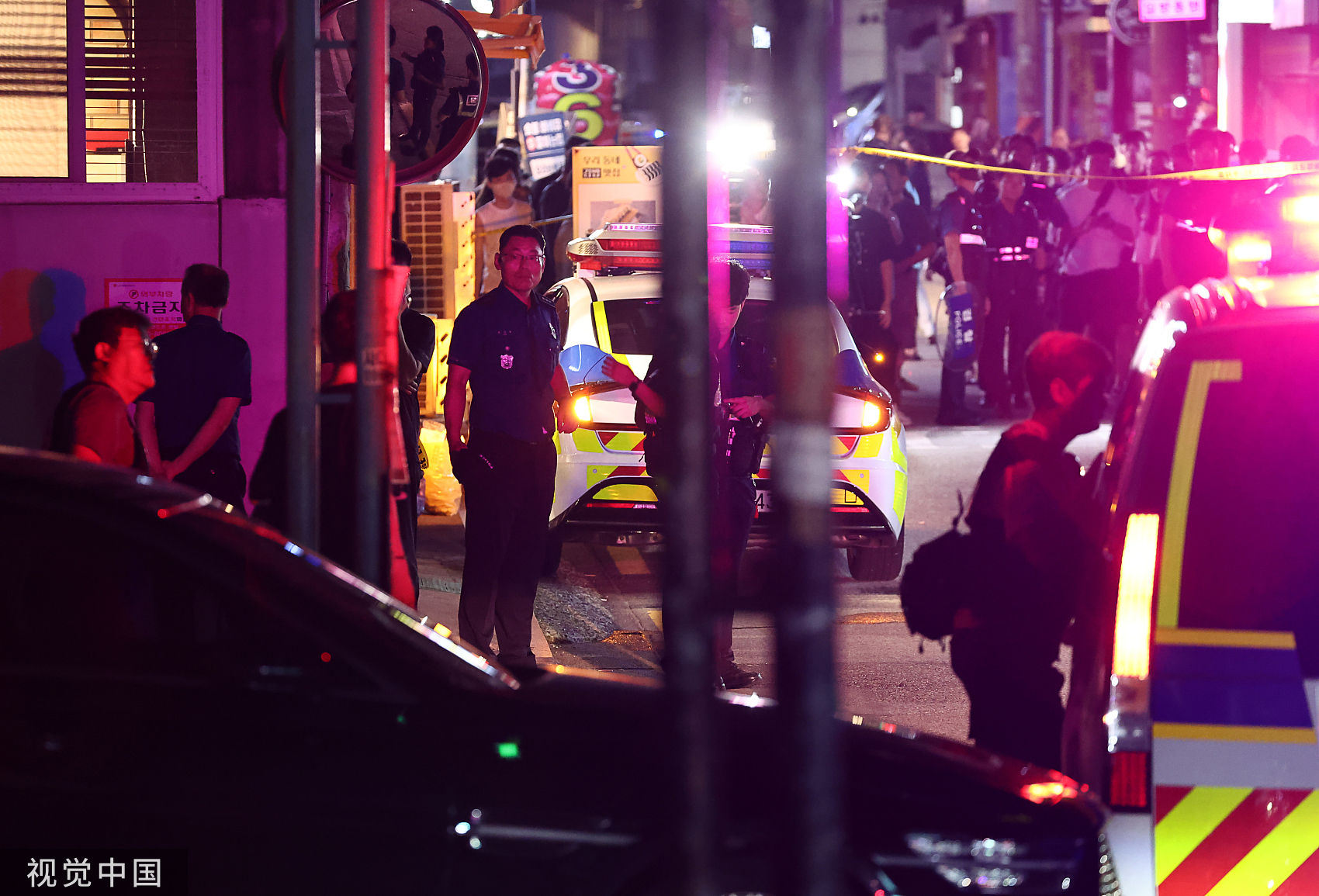 ▲▼南韓首爾市恩平區26日晚間發生警匪對峙2個小時的事件，警方管制現場出入。（圖／CFP）