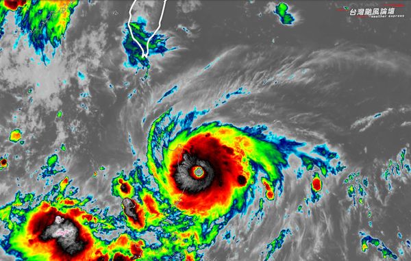 ▲蘇拉颱風眼更加清晰。（圖／台灣颱風論壇｜天氣特急）