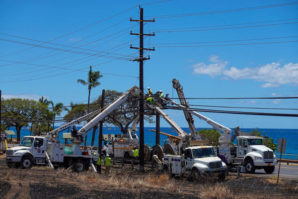 ▲▼夏威夷拉海納鎮野火、電線、修復供電。（圖／路透）