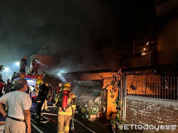 台南南區大同路二段火警。（圖／民眾提供）