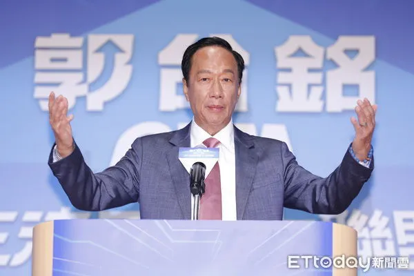 ▲▼鴻海創辦人郭台銘主流民意大聯盟記者會中宣布，將以獨立參選人身分展開聯署參選總統，並由黃士修擔任發言人一職。（圖／記者湯興漢攝）