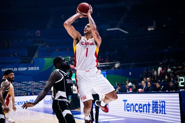 ▲▼中國男籃李凱爾、主帥「薩沙」喬爾傑維奇。（圖／取自FIBA）