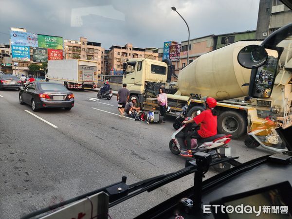 ▲▼      城林橋嚴重車禍       。（圖／民眾提供）