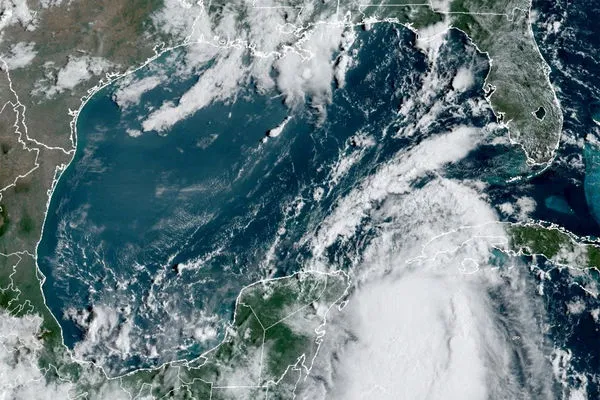 ▲▼熱帶風暴「伊達利亞」（Idalia）將於30日升級為3級颶風，直撲佛州西海岸。（圖／路透）