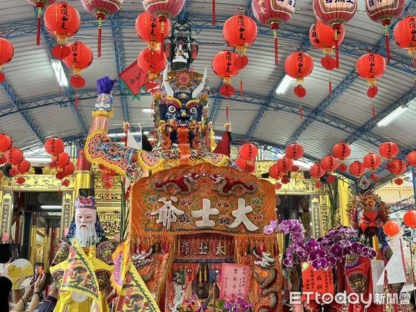 ▲▼小港龍湖廟已有228年歷史，廟方百年來接循古禮舉辦「大士爺祭典」，為小港極具特色的普渡法會。（圖／記者許宥孺攝）