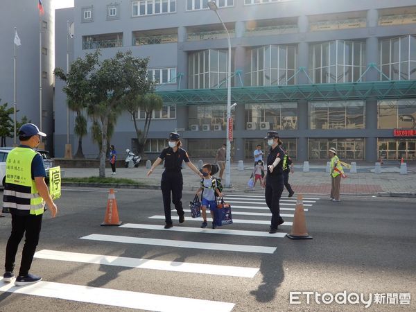 ▲▼  嘉義縣警方開學護童專案  。（圖／嘉義縣警局提供）