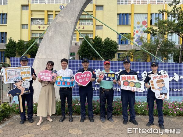 ▲8月30日是國中、小學開學日，開學首日，台南市警局所轄各分局，也紛紛出動警力，結合各校老師與導護志工加強學校周邊守望、巡邏淨化校園周邊交通安全，確保學童通行安全。（圖／記者林東良翻攝，下同）