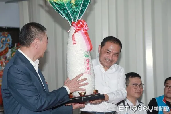 ▲▼侯友宜-台北火聖廟參拜、與大安區里長茶敘座談。（圖／記者周宸亘攝）