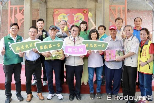 ▲台南市長黃偉哲強調麻豆文旦絕對品質保證、名聞遐邇，不僅可作供品祭拜好兄弟，亦可中秋節送禮用，推薦民眾多加選購。（圖／記者林東良翻攝，下同）