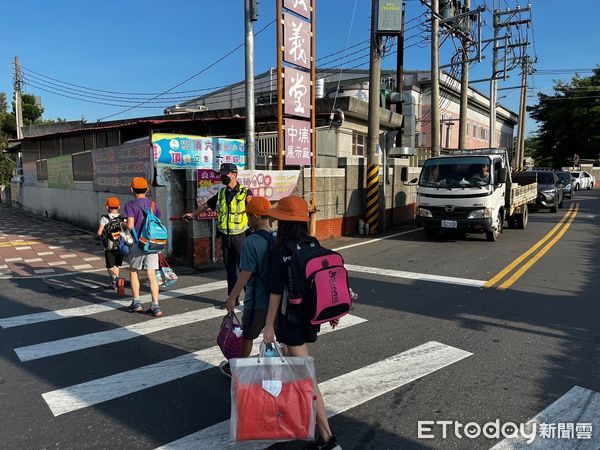 ▲▼  中埔鄉長、警長開學日啟動護童勤務 共同點亮校園安全  。（圖／中埔分局提供）