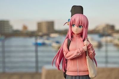 《孤獨搖滾》後藤一里模型完美還原 小孤獨走出戶外現逼真細節