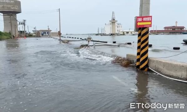 ▲口湖萡子寮海水倒灌。（圖／記者蔡佩旻翻攝）