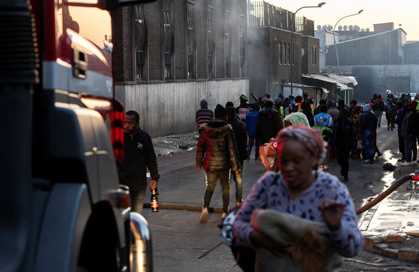 ▲▼南非最大城市約翰尼斯堡（Johannesburg）市中心31日發生大火 。（圖／路透）