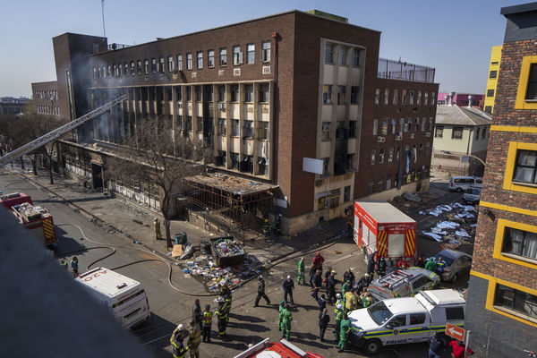 ▲▼  南非約翰尼斯堡（Johannesburg）31日大火。（圖／達志影像／美聯社）
