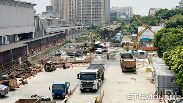 ▲桃園火車站,桃園捷運綠線G7站,桃園鐵路地下化,工程進度。（圖／記者謝婷婷攝）