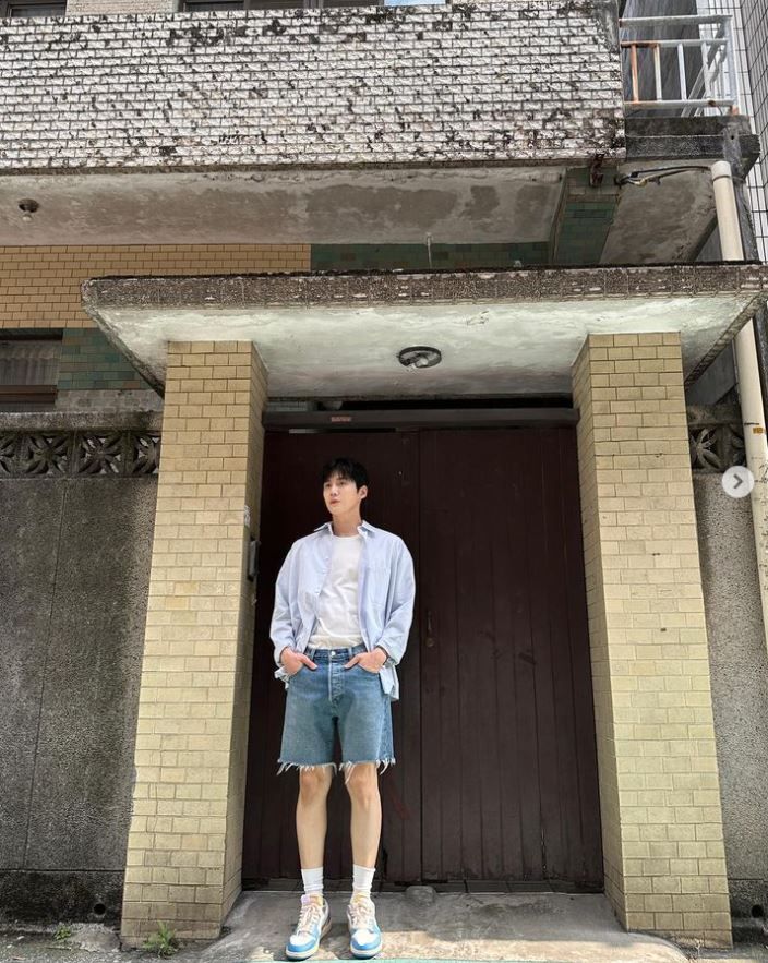 ▲網友認出金宣虎在信義區拍照。（圖／翻攝自Instagram／seonho__kim）