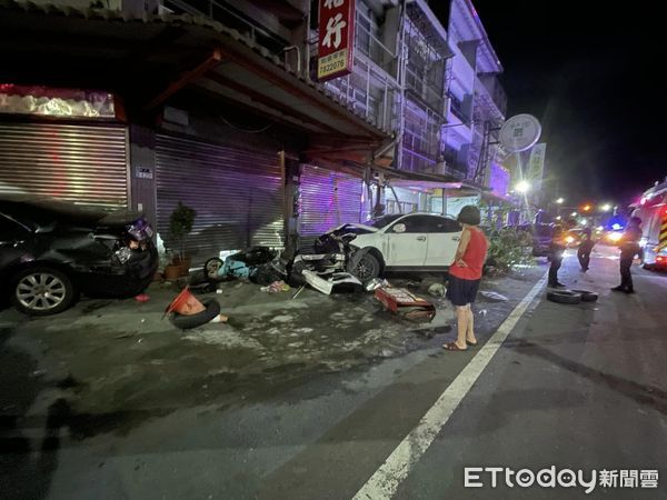 ▲雲林北港文仁路自撞肇逃逸。（圖／翻攝自Facebook／許憶珀）