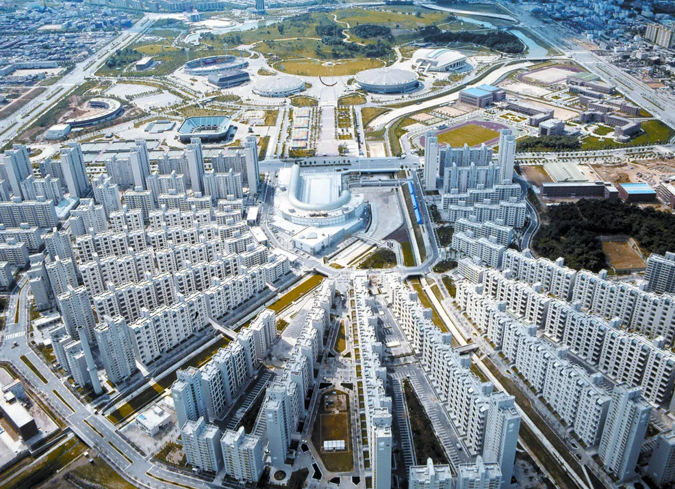 ▲▼1988年完工的首爾奧林匹克選手基地村公寓建築排列呈現同心圓、扇狀向外圍擴散。（圖／翻攝自韓網）