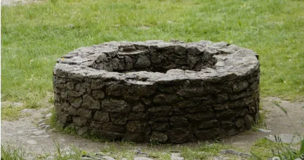 幫老婆撿手機　男下「1米深水井」突求救…2路人幫忙竟變3死悲劇