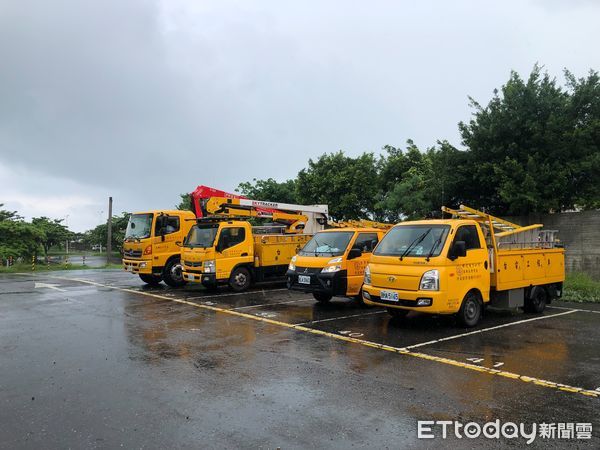 ▲▼海葵登陸倒數！台電高雄區動員198人戒備，防旗津大停電已派員進駐。（圖／台電提供）