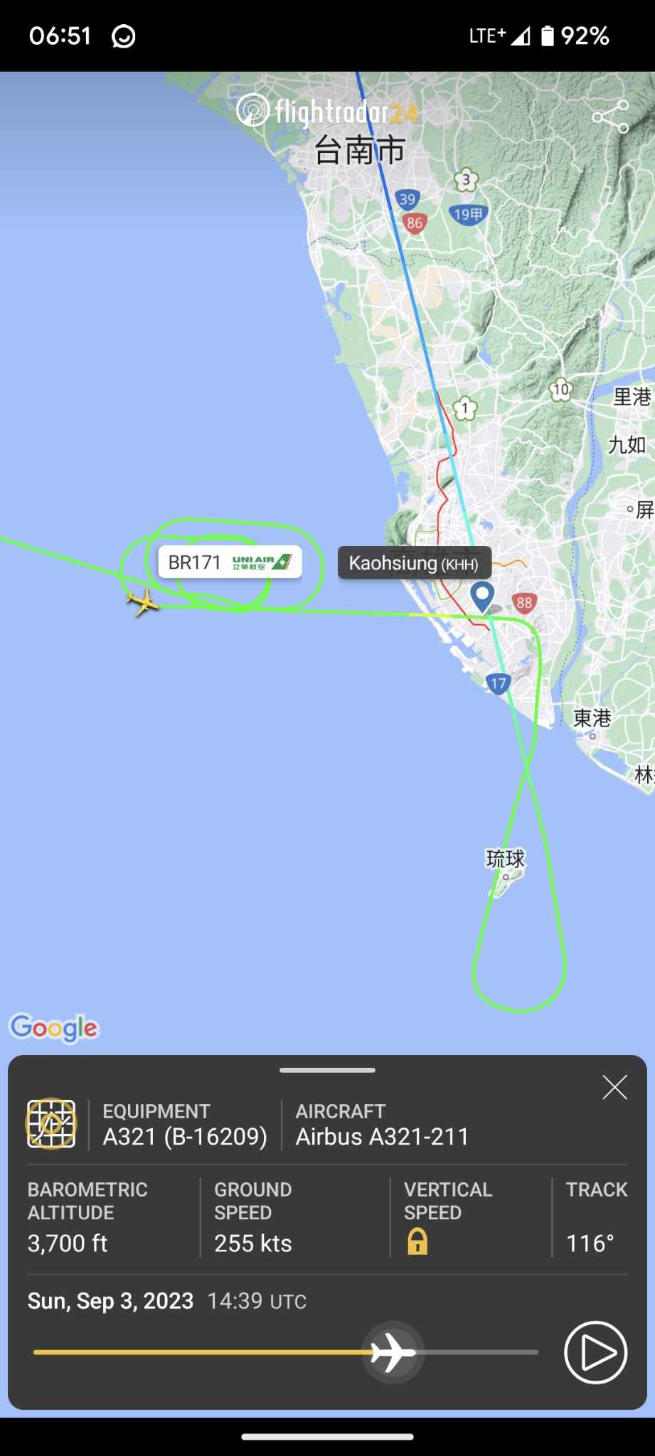 颱風夜5000多人關注長榮航空BR171降落。（圖／翻攝自桃園機場網站、Flightradar24）