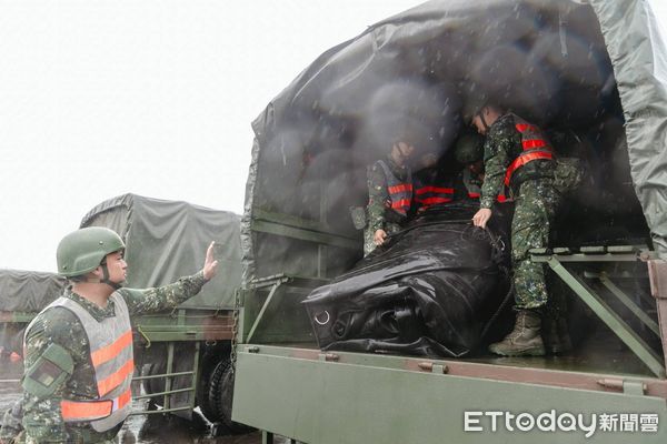 ▲▼             陸軍六軍團因應海葵颱風的威脅，部屬兵力以備及時救援。（圖／記者沈繼昌翻攝）