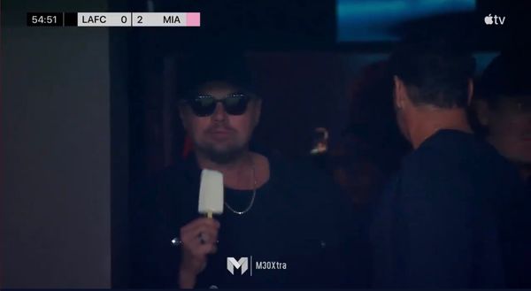 ▲梅西造訪洛城，知名影星李奧納多到場觀戰。（圖／Barça Worldwide 推特）