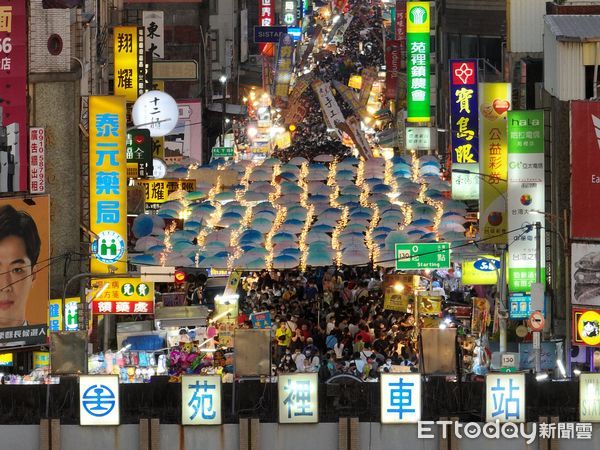 ▲▼苗栗縣苑裡鎮一年開市一次的「鬼門關大夜市」，原預定9月13日舉辦，今年將停辦。圖為去年活動畫面。（圖／張麥斯提供）