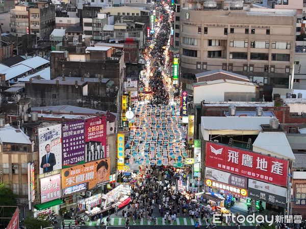 ▲▼傳出停辦的「苑裡鬼門關夜市」將由「苑裡市場災後重建自救會」接手續辦，時間不變，地點由「為公路」改為「天下路」。（圖／記者蔡文淵翻攝）