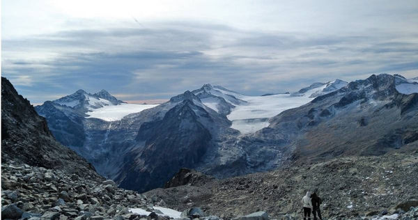 冰層融化露出百年前古戰場　義大利最大冰河恐在本世紀末消失