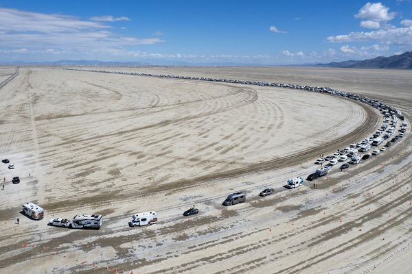 ▲▼美國內華達州沙漠舉辦火人祭（Burning Man）遭遇暴雨，數萬人開始撤離。（圖／路透）