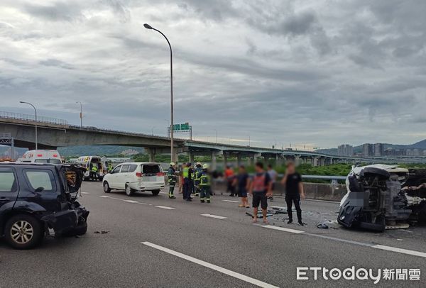 ▲▼ 國道車禍            。（圖／記者戴上容翻攝）