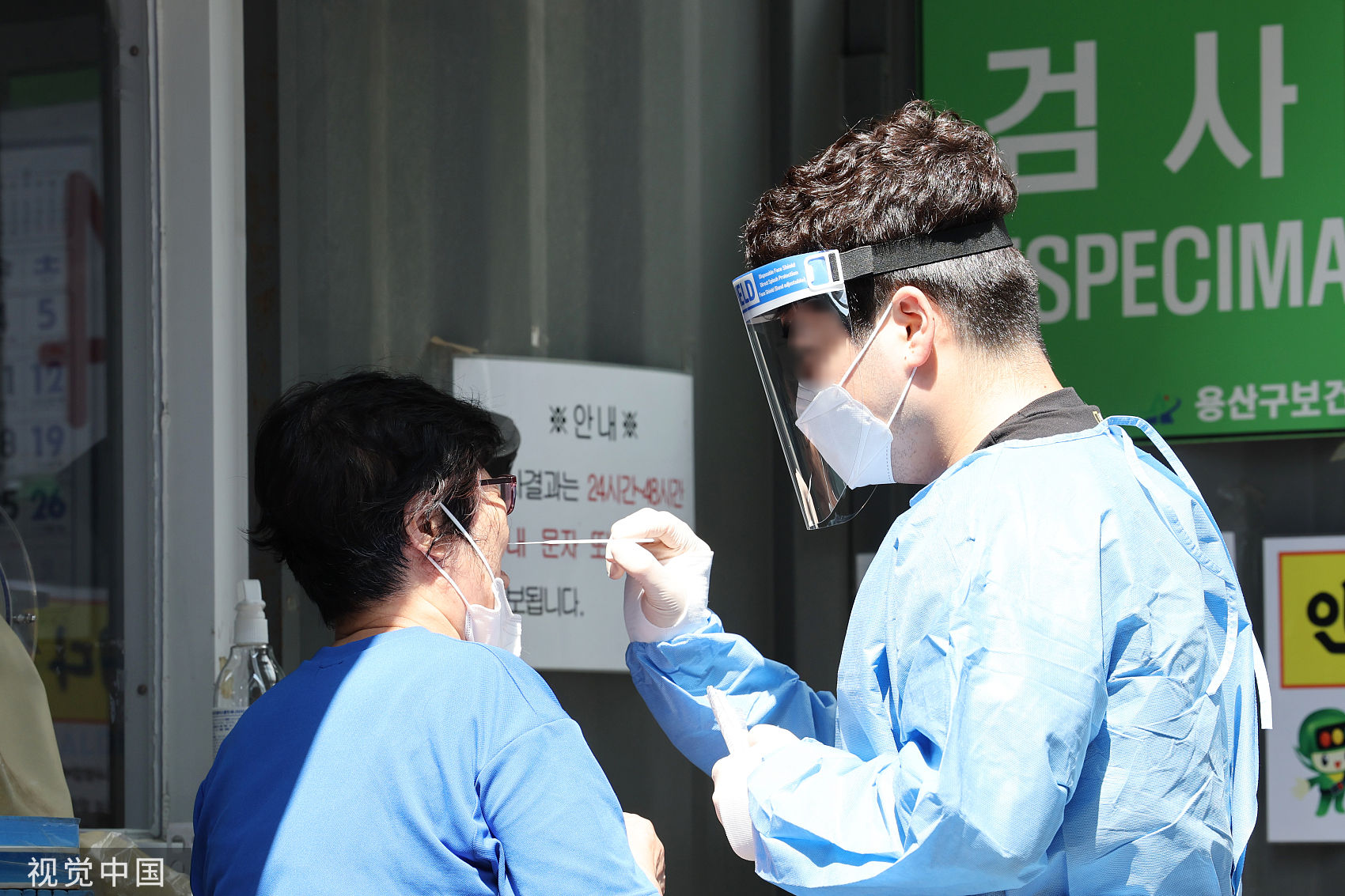 ▲▼南韓民眾8月31日在首爾市龍山區保健所接受新冠核酸篩檢。（圖／達志影像）